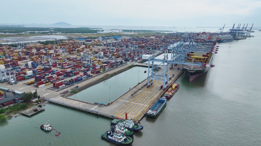 Hai cảng liên kết, tăng năng lực đón tàu lớn - Ảnh 1.