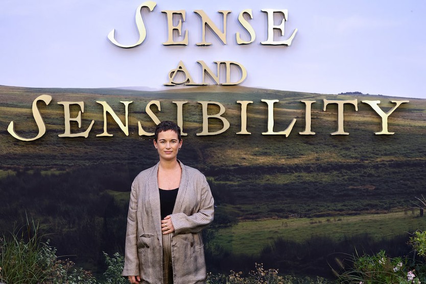 Phim "Sense and Sensibility" đề cao tình chị em trong phiên bản chuyển thể mới - Ảnh 1.