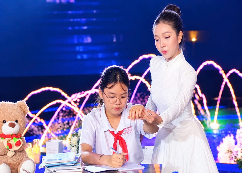 Hàng ngàn người dân cùng hướng về những em nhỏ trong “Nghĩa tình Phương Nam” - Ảnh 7.