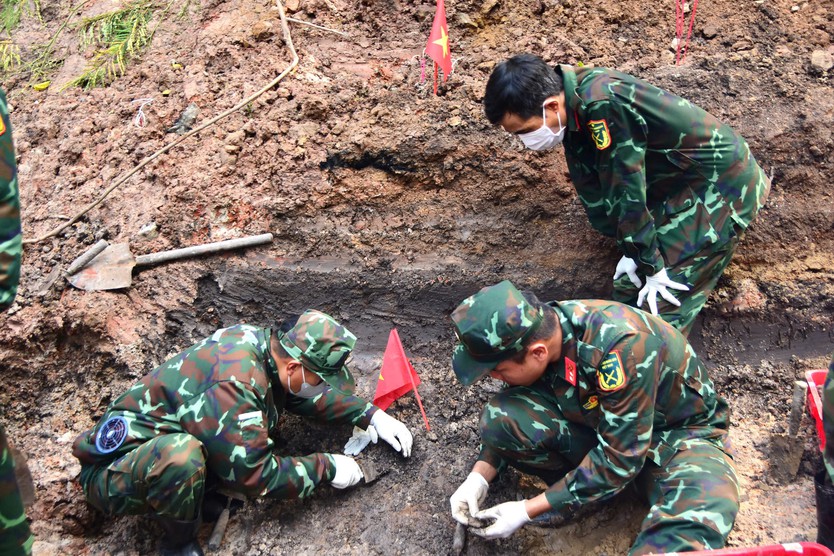 Quy tập thêm 17 hài cốt liệt sĩ tại Công viên Lê Thị Riêng - Ảnh 3.