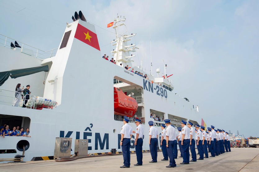 Lãnh đạo TP. Hồ Chí Minh thăm, tặng quà chiến sĩ và trẻ em Côn Đảo- Ảnh 3.