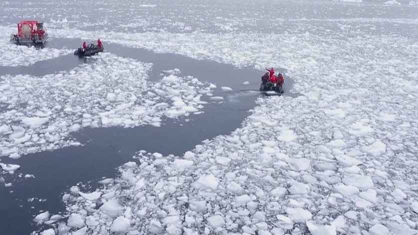 Trái đất ấm lên, hơn 11.000 tỷ tấn băng ở Greenland và Nam Cực tan chảy - Ảnh 1.