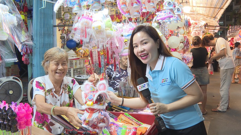 Phố lồng đèn giữa lòng TP. Hồ Chí Minh: Nét đẹp văn hóa truyền thống được lưu giữ qua nhiều thế hệ - Ảnh 2.