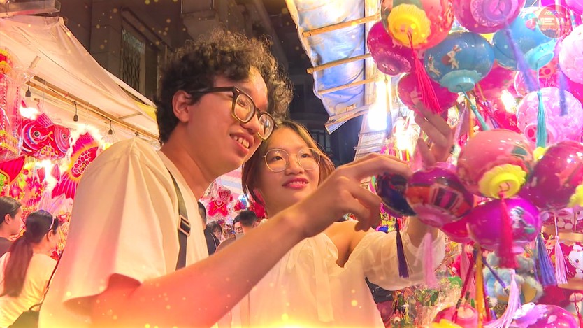 Phố lồng đèn giữa lòng TP. Hồ Chí Minh: Nét đẹp văn hóa truyền thống được lưu giữ qua nhiều thế hệ - Ảnh 5.