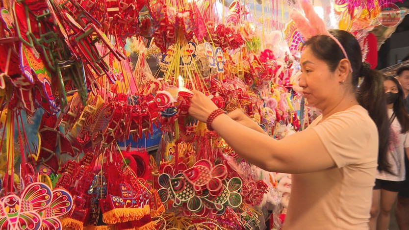 Phố lồng đèn giữa lòng TP. Hồ Chí Minh: Nét đẹp văn hóa truyền thống được lưu giữ qua nhiều thế hệ - Ảnh 8.