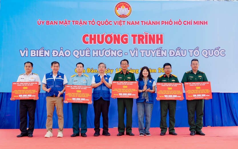 Ấm áp nghĩa tình TP. Hồ Chí Minh dành cho lực lượng làm nhiệm vụ tại Côn Đảo - Ảnh 1.
