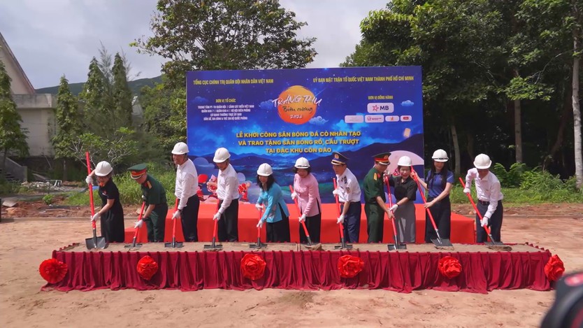 Mang thêm sân chơi thể thao đến với trẻ em Côn Đảo - Ảnh 1.