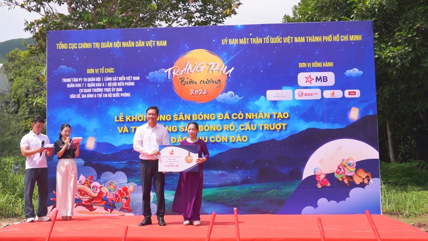 Mang thêm sân chơi thể thao đến với trẻ em Côn Đảo - Ảnh 2.