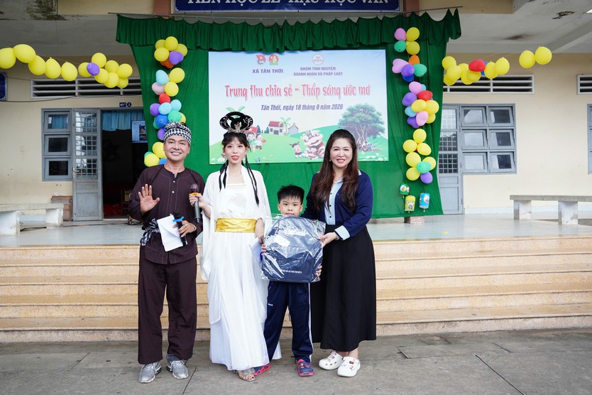 Trao 500 phần quà Trung thu đến học sinh Trường Tiểu học Tân Thới- Ảnh 11.