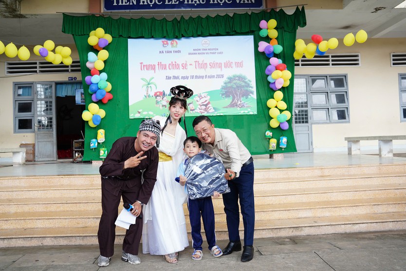 Trao 500 phần quà Trung thu đến học sinh Trường Tiểu học Tân Thới- Ảnh 10.