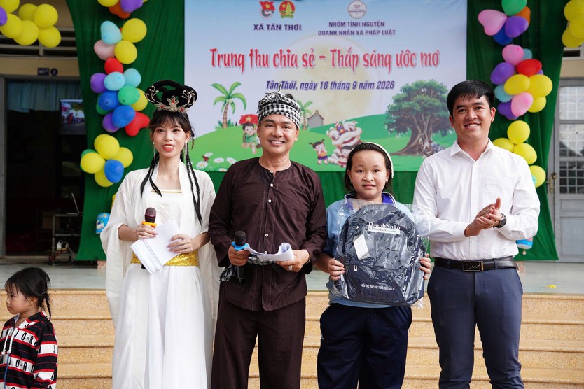 Trao 500 phần quà Trung thu đến học sinh Trường Tiểu học Tân Thới- Ảnh 13.