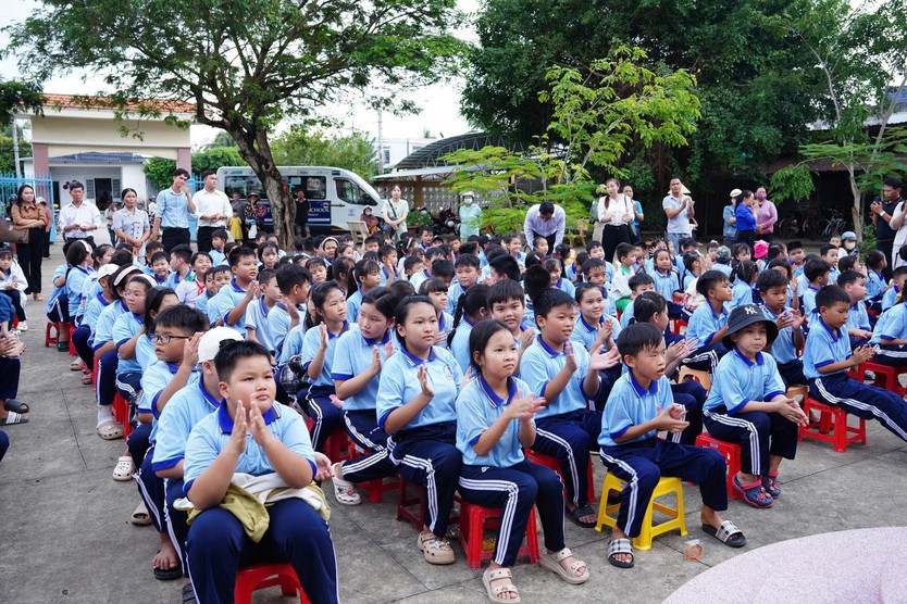Trao 500 phần quà Trung thu đến học sinh Trường Tiểu học Tân Thới- Ảnh 14.