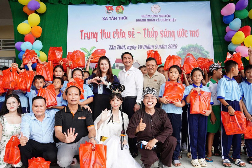Trao 500 phần quà Trung thu đến học sinh Trường Tiểu học Tân Thới- Ảnh 6.