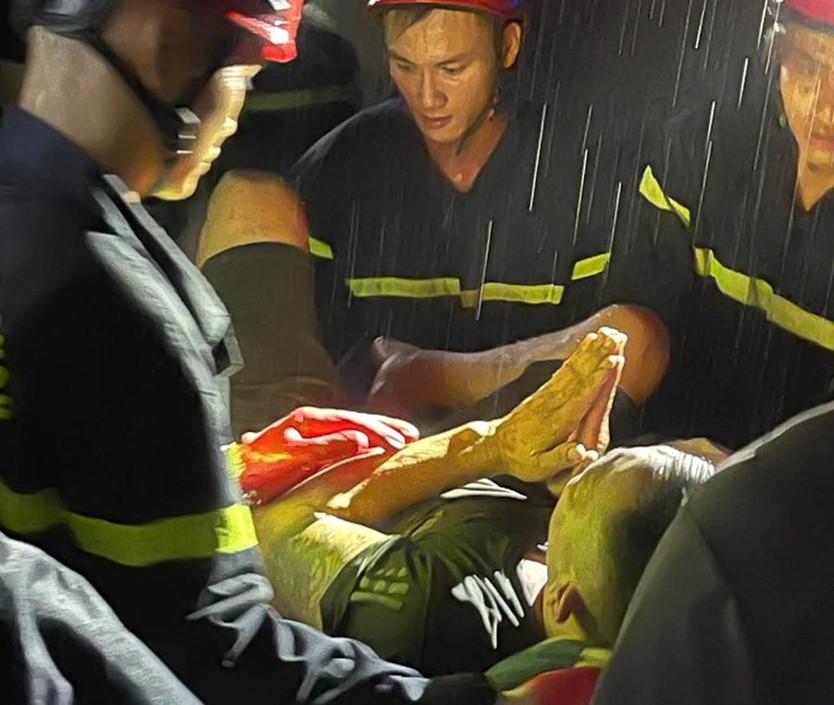 Tai nạn giao thông trên cao tốc Đà Nẵng - Quảng Ngãi, hai nạn nhân được cứu trong đêm - Ảnh 1.