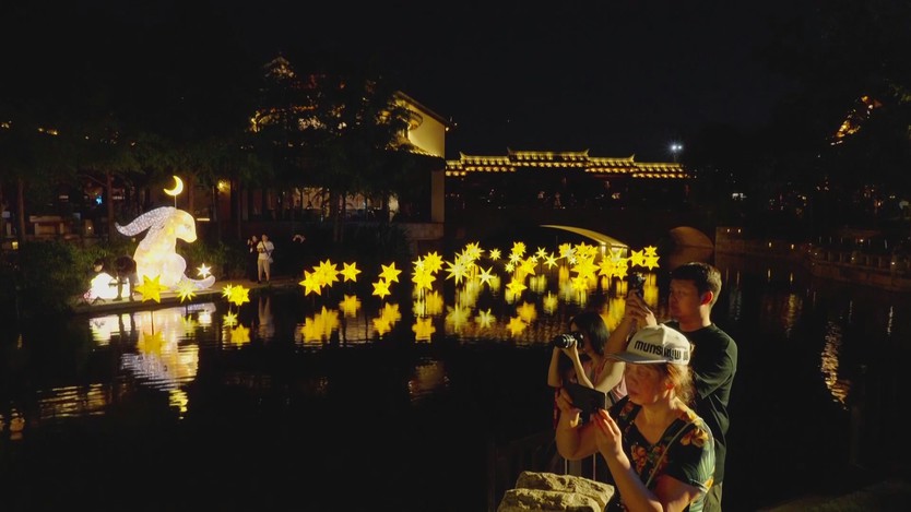 Tết Trung thu lung linh sắc màu tại Thượng Hải - Ảnh 2.