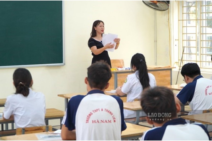 Đề xuất bỏ điểm cộng IELTS, học sinh lớp 12 loay hoay tính lại phương án xét tuyển đại học - Ảnh 1.