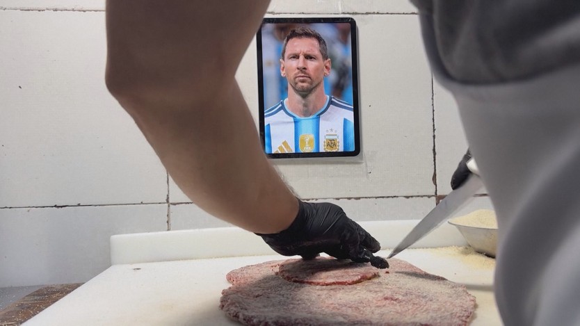 Nhà hàng Argentina gây sốt với món thịt chiên hình Lionel Messi- Ảnh 1.