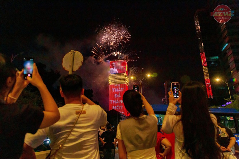NewZground: TP. Hồ Chí Minh rực rỡ trong đêm Quốc khánh 2/9 - Ảnh 12.
