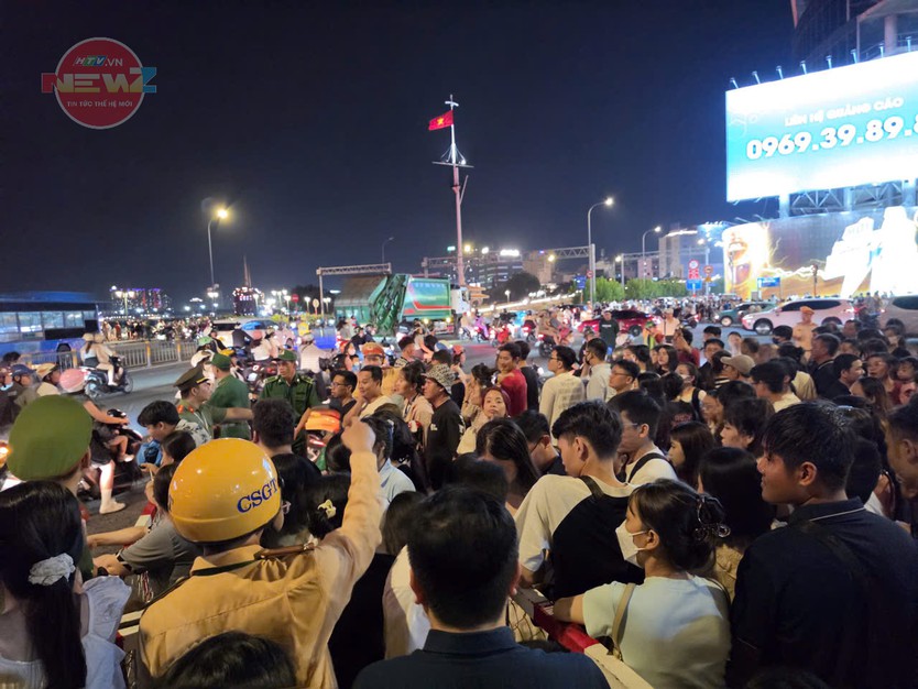 NewZground: TP. Hồ Chí Minh rực rỡ trong đêm Quốc khánh 2/9 - Ảnh 3.