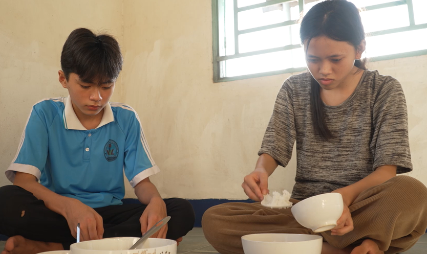 Mái ấm gia đình Việt: Hai anh em vẫn luôn chờ mẹ trở về - Ảnh 5.