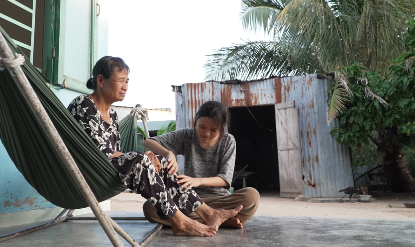 Mái ấm gia đình Việt: Hai anh em vẫn luôn chờ mẹ trở về - Ảnh 1.