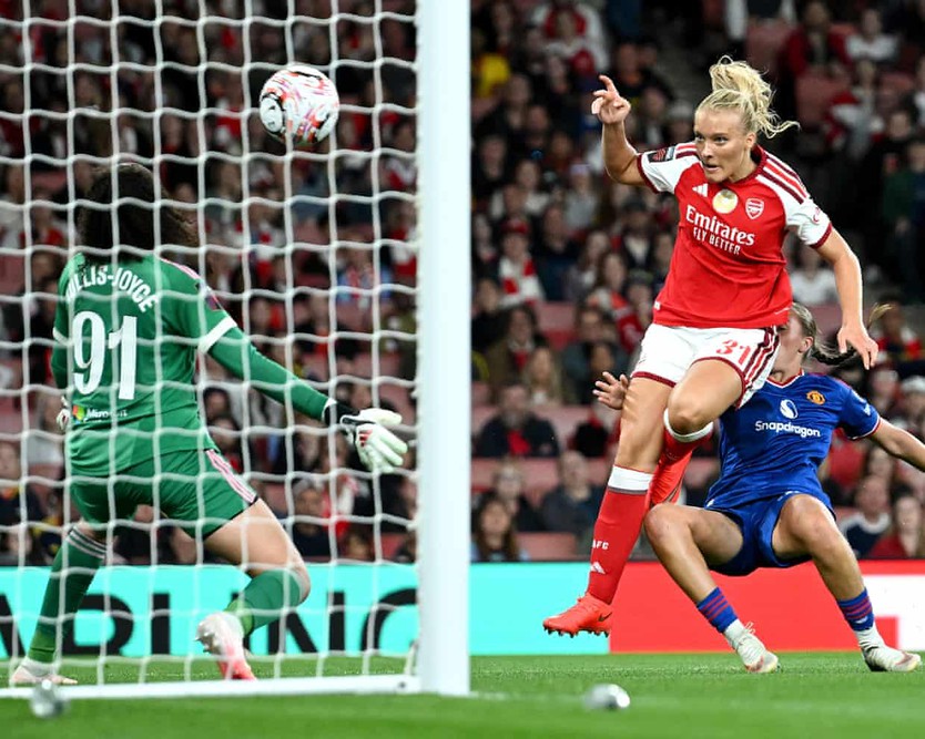 Holmberg cứu Arsenal ở phút bù giờ, Manchester United có điểm đầu tiên tại WSL - Ảnh 3.