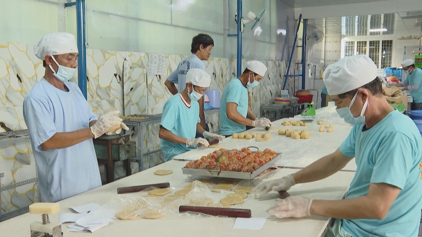 TP. Hồ Chí Minh siết chặt kiểm soát thị trường bánh Trung thu- Ảnh 1.