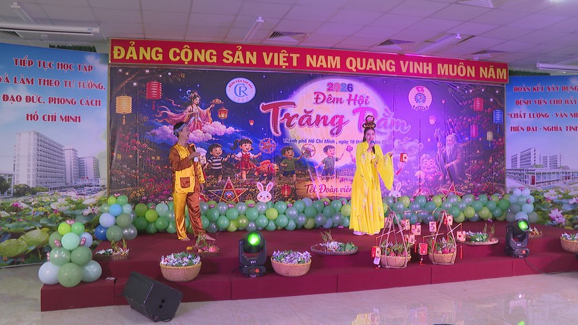 Không khí Trung thu ấm áp dành cho các em nhỏ tại Bệnh viện Chợ Rẫy- Ảnh 1.