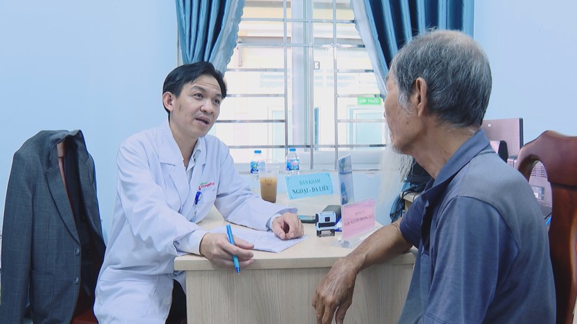 Khám sức khỏe cho các gia đình chính sách, người có công tại xã Đất Đỏ- Ảnh 2.