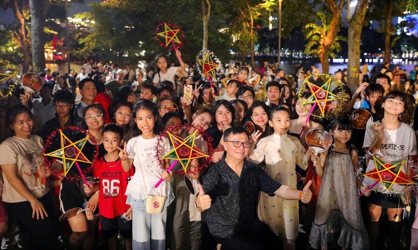Báo Nhân Dân ra mắt không gian nghệ thuật cộng đồng Tán Đa Show - Ảnh 1.
