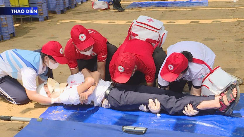 Phổ cập kỹ năng sơ cứu cho toàn dân, tận dụng thời gian vàng - Ảnh 4.