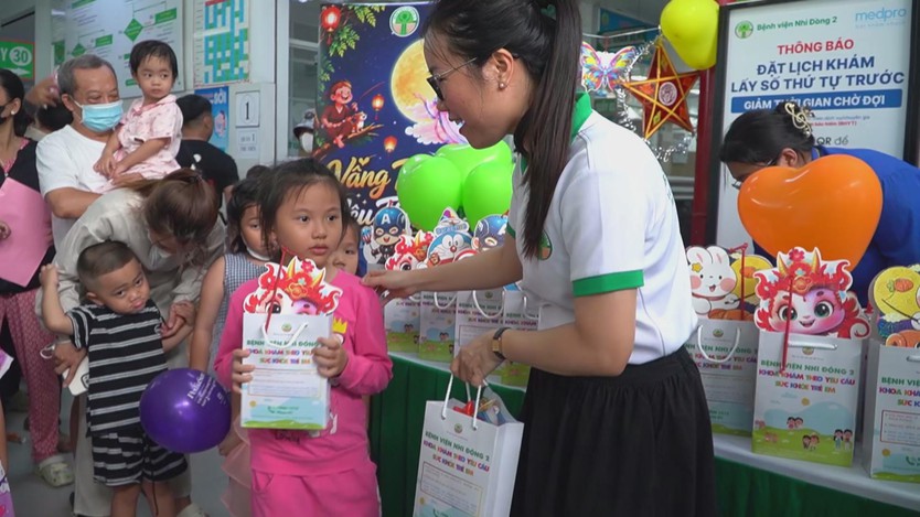 Mang trung thu đến với bệnh nhi tại Bệnh viện Nhi đồng 1 - Ảnh 5.