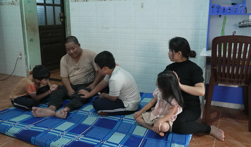 Mái ấm gia đình Việt: Nỗi sợ mất cha của cậu bé 14 tuổi - Ảnh 1.