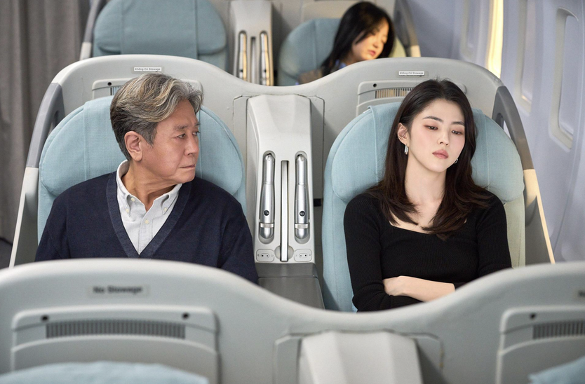 Remake "The Intern" bản Hàn vươn lên dẫn đầu phòng vé cuối tuần - Ảnh 1.