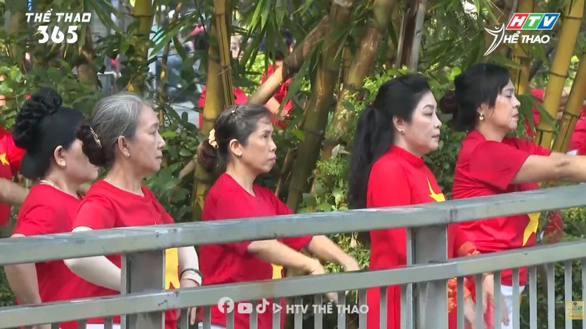 1.400 người tham gia đồng diễn Thể dục dưỡng sinh tại phường Phú Lâm - Ảnh 4.
