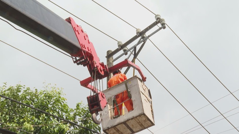 Ngành điện TP. Hồ Chí Minh khuyến cáo người dân chủ động phòng ngừa sự cố điện mùa mưa ngập - Ảnh 2.