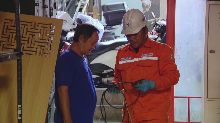 Ngành điện TP. Hồ Chí Minh khuyến cáo người dân chủ động phòng ngừa sự cố điện mùa mưa ngập - Ảnh 3.