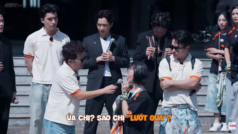 Khán giả bóc phốt Hiếu Thứ Hai "nói chuyện gượng gạo" ngay trên sóng  - Ảnh 3.
