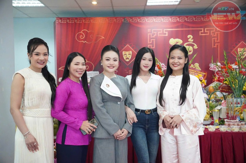 HTV tổ chức lễ dâng hương kỷ niệm Ngày Sân khấu Việt Nam - Ảnh 16.