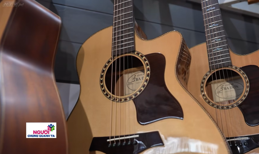 Nghề làm đàn guitar trở thành di sản gia đình | Người chung quanh ta - Ảnh 10.
