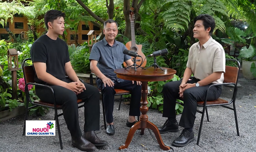 Nghề làm đàn guitar trở thành di sản gia đình | Người chung quanh ta - Ảnh 14.