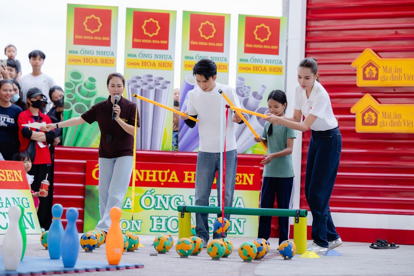 Lê Hoàng Phương về quê cùng Mái ấm gia đình Việt - Ảnh 4.