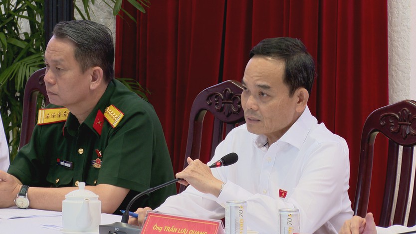 Chủ tịch Quốc hội tiếp xúc cử tri TP. Hồ Chí Minh: Thành phố quyết tâm đạt tăng trưởng 2 con số- Ảnh 1.