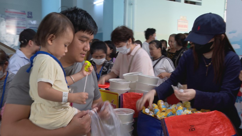 Trung thu cho em: Mang nụ cười đến bệnh nhi và trẻ em vùng xa- Ảnh 1.