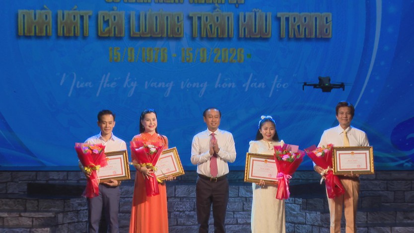 Kỷ niệm 50 năm Nhà hát Cải lương Trần Hữu Trang, tiếp nối giá trị sân khấu Nam Bộ - Ảnh 3.