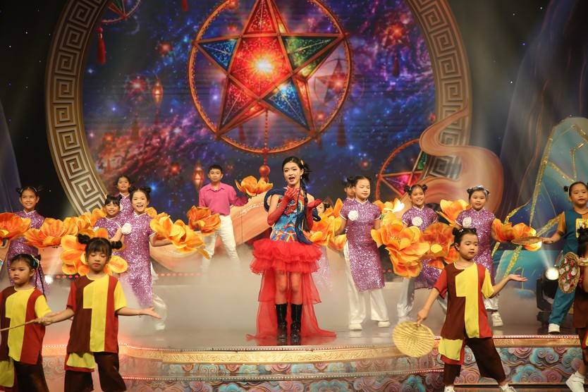 Đèn sao rực sáng cùng Thiên Kim, Trang Nhung, Tâm Như trong đêm rằm tháng Tám- Ảnh 4.