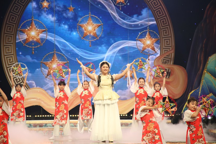 Đèn sao rực sáng cùng Thiên Kim, Trang Nhung, Tâm Như trong đêm rằm tháng Tám- Ảnh 9.