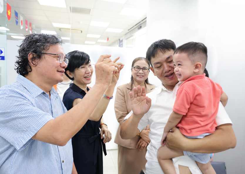 Việt Nam lần đầu triển khai vắc xin phòng bệnh tay chân miệng cho trẻ nhỏ - Ảnh 2.