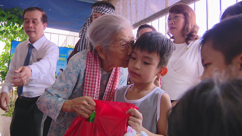 Trung thu cho bệnh nhi: Ấm áp chương trình tại Bệnh viện Nhân dân Gia Định - Ảnh 2.