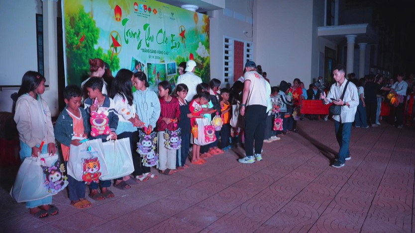 TP. Hồ Chí Minh: Mùa trăng nghĩa tình lan tỏa đến vùng xa - Ảnh 3.